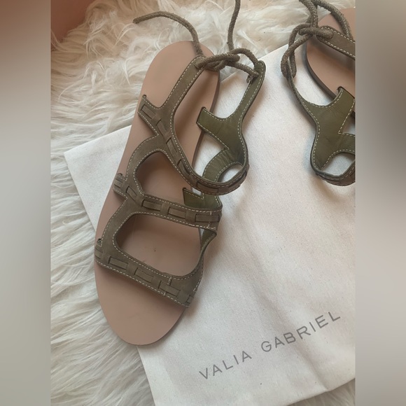 NIB Valia Gabriel Sandal Olive Size 40 EUR / 9 US  goop $245 great deal!! NEW - Picture 5 of 5
